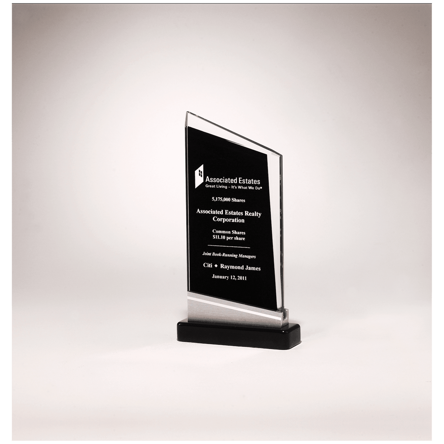 4 3/4" x 7 7/8" Zenith Series Glass Award, Black Piano Finish Base with Silver Aluminum Accent